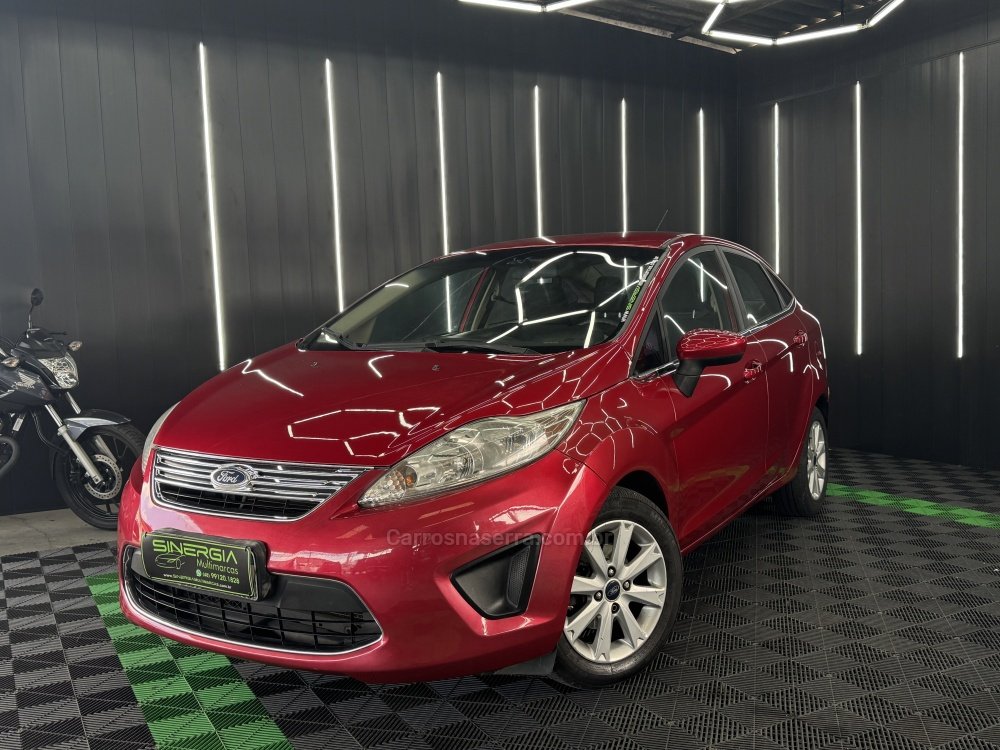 Ford Fiesta Sedan SE 1.6 16V Flex 4p na cor Vermelho em Palhoça / SC - 990815