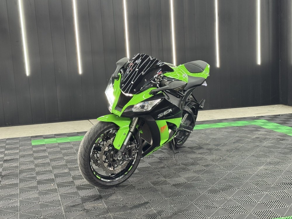 KAWASAKI NINJA ZX-10/ ZX-10R 1000cc/30TH Aniv.  na cor Verde em Palhoça / SC - 990824