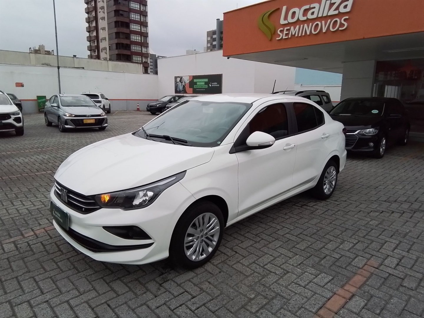 Fiat Cronos DRIVE 1.3 8V Flex Aut. na cor Branco em Jaraguá do Sul / SC - 991498