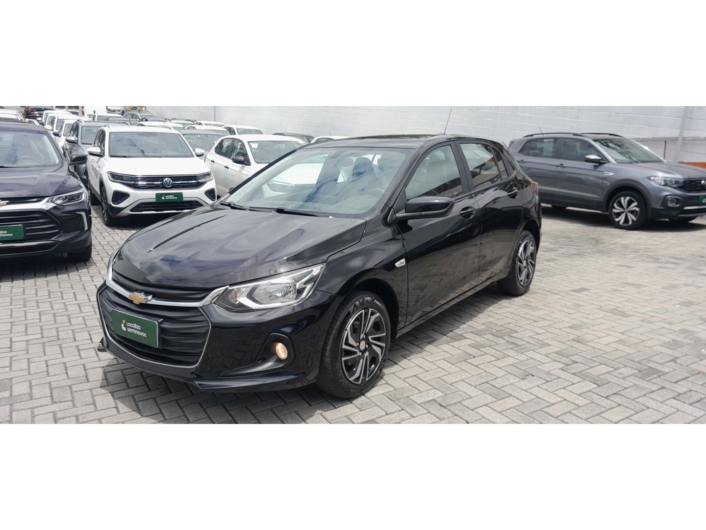 Chevrolet Onix HATCH LT 1.0 12V TB Flex 5p Mec. na cor Preto em Blumenau / SC - 991794