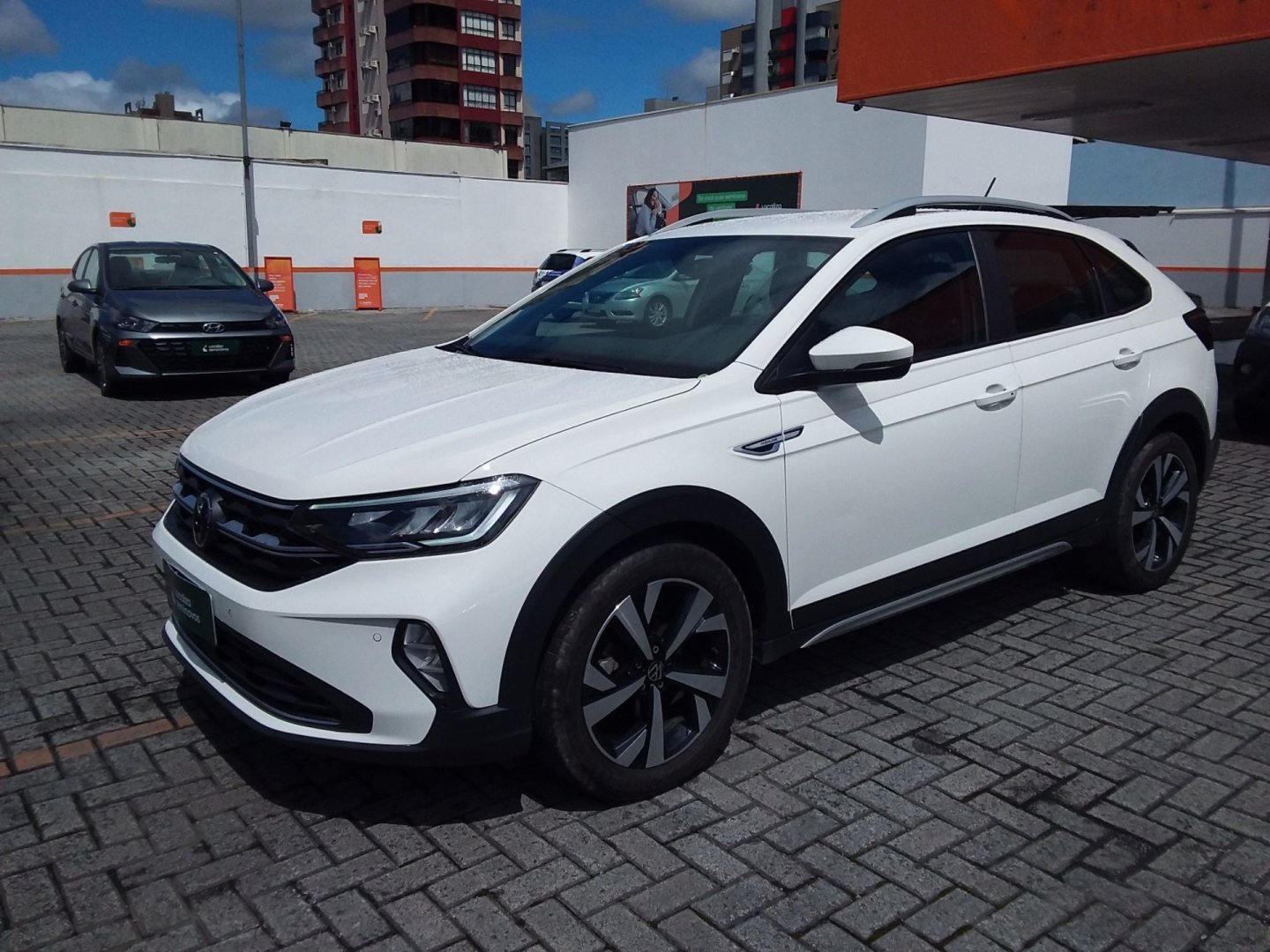 Volkswagen Nivus Highline 1.0 200 TSI Flex Aut. na cor Branco em Blumenau / SC - 992551