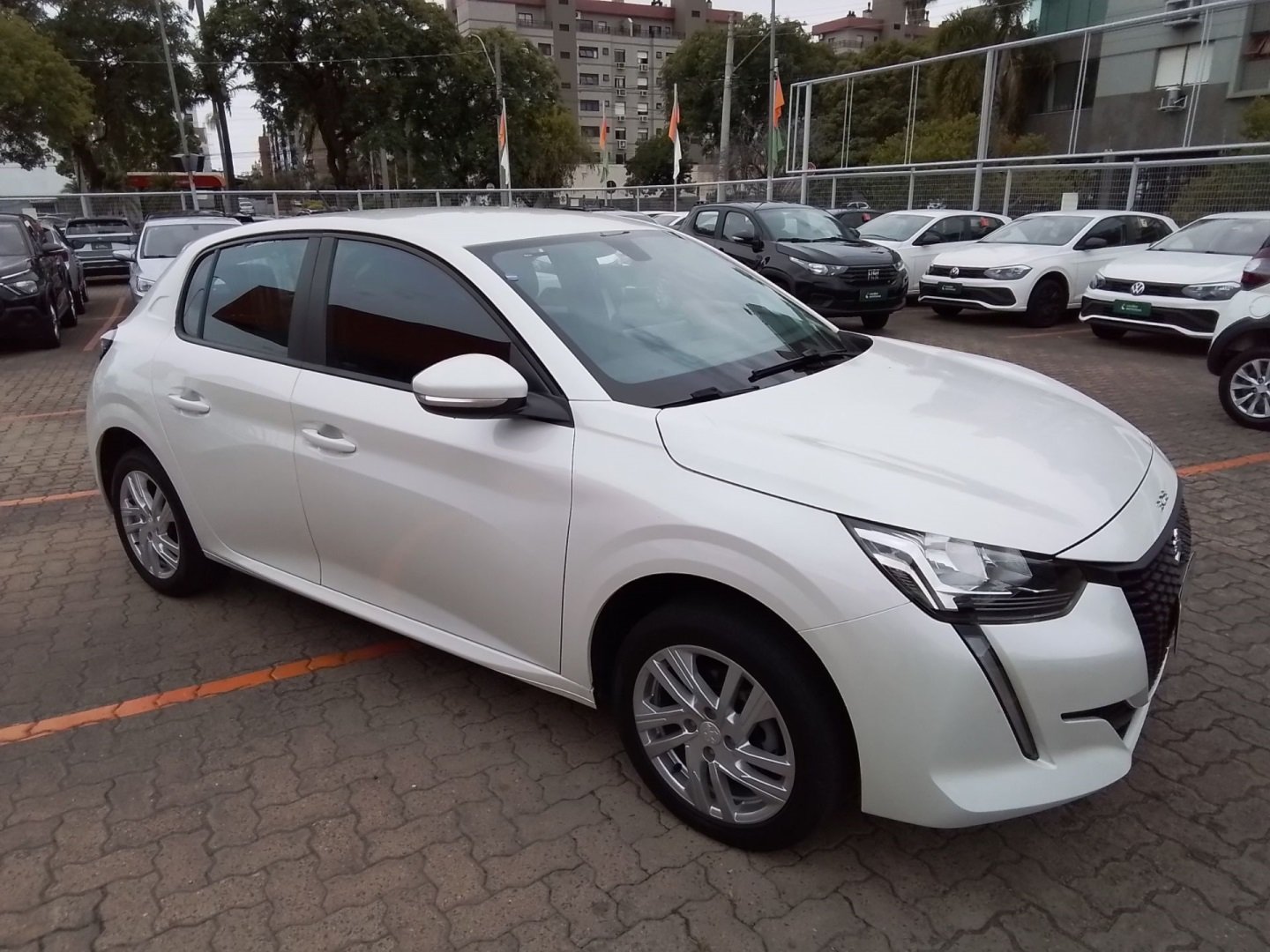 Peugeot 208 Active 1.6 Flex 16V 5p Aut. na cor Branco no Gravataí / RS - 992670