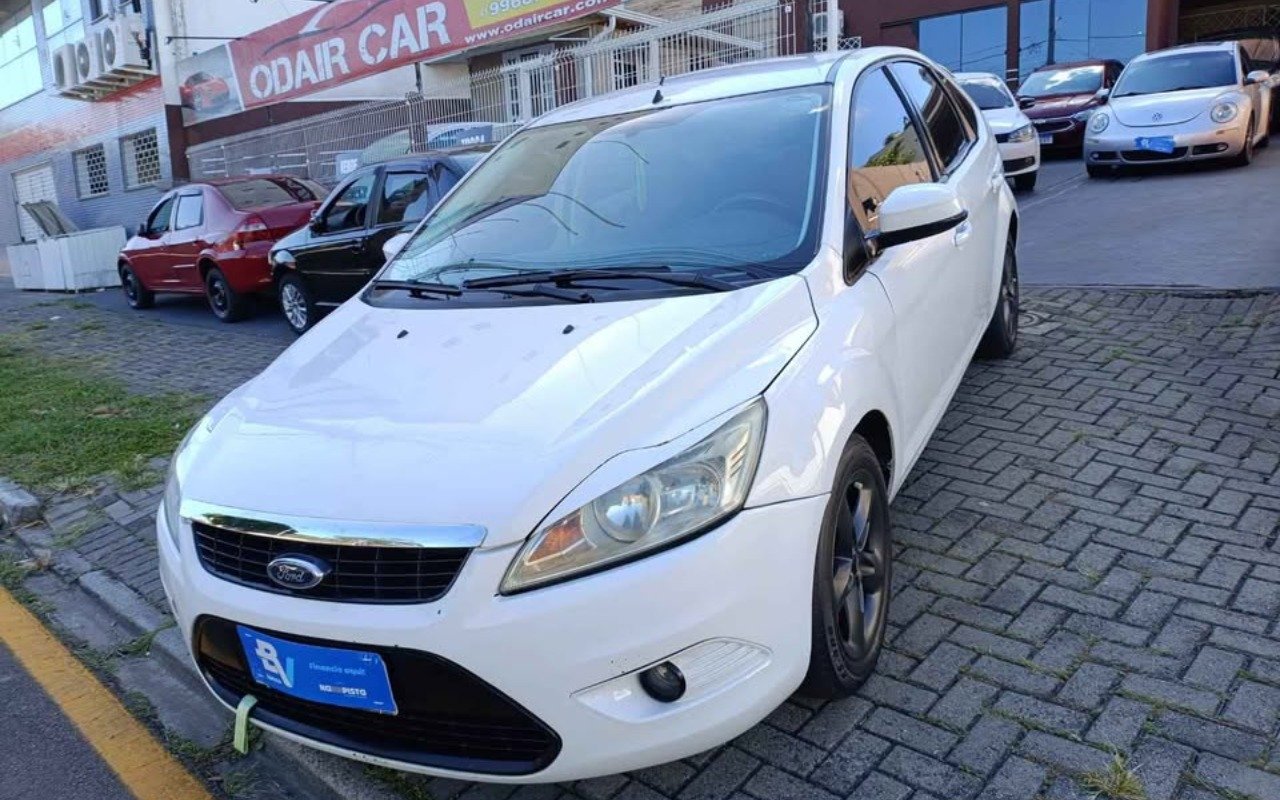 Ford Focus 1.6 S/SE/SE Plus Flex 8V/16V 5p na cor Branco em Araucária / PR - 992830