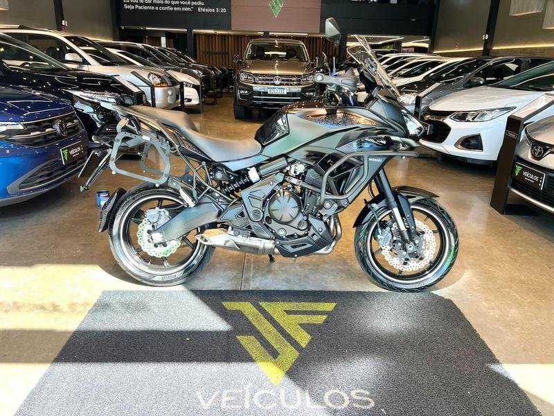 KAWASAKI Versys 650cc  na cor Preto em Londrina / PR - 992986
