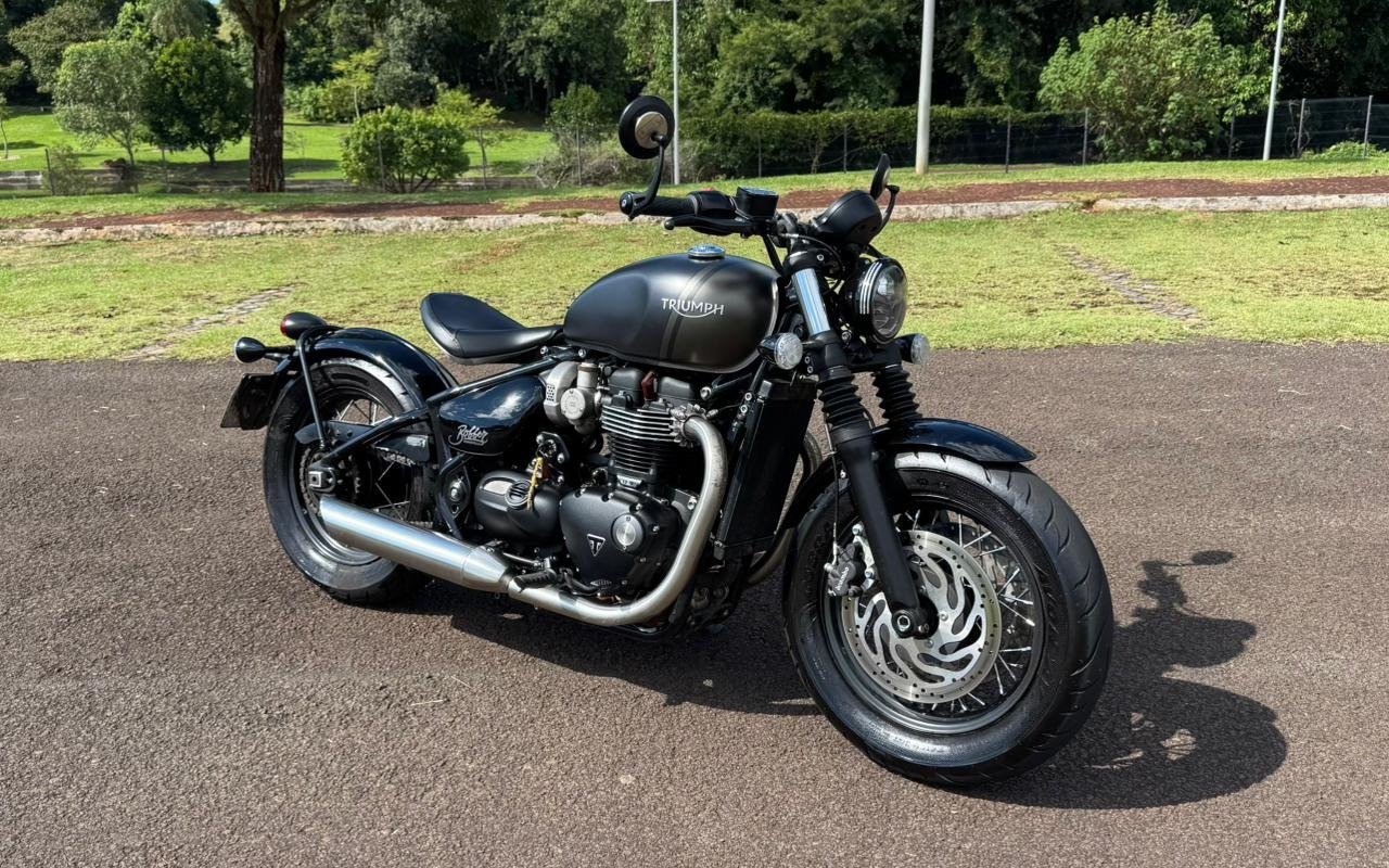 TRIUMPH BONNEVILLE BOBBER 1200cc  na cor Cinza em Londrina / PR - 993814