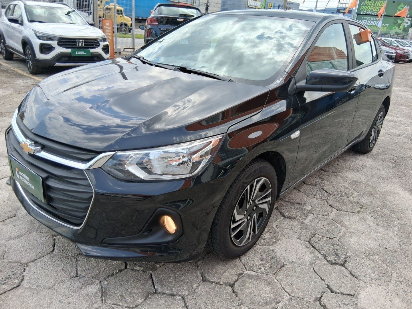 Chevrolet Onix HATCH LT 1.0 8V FlexPower 5p Mec. na cor Preto em Brusque / SC - 994796