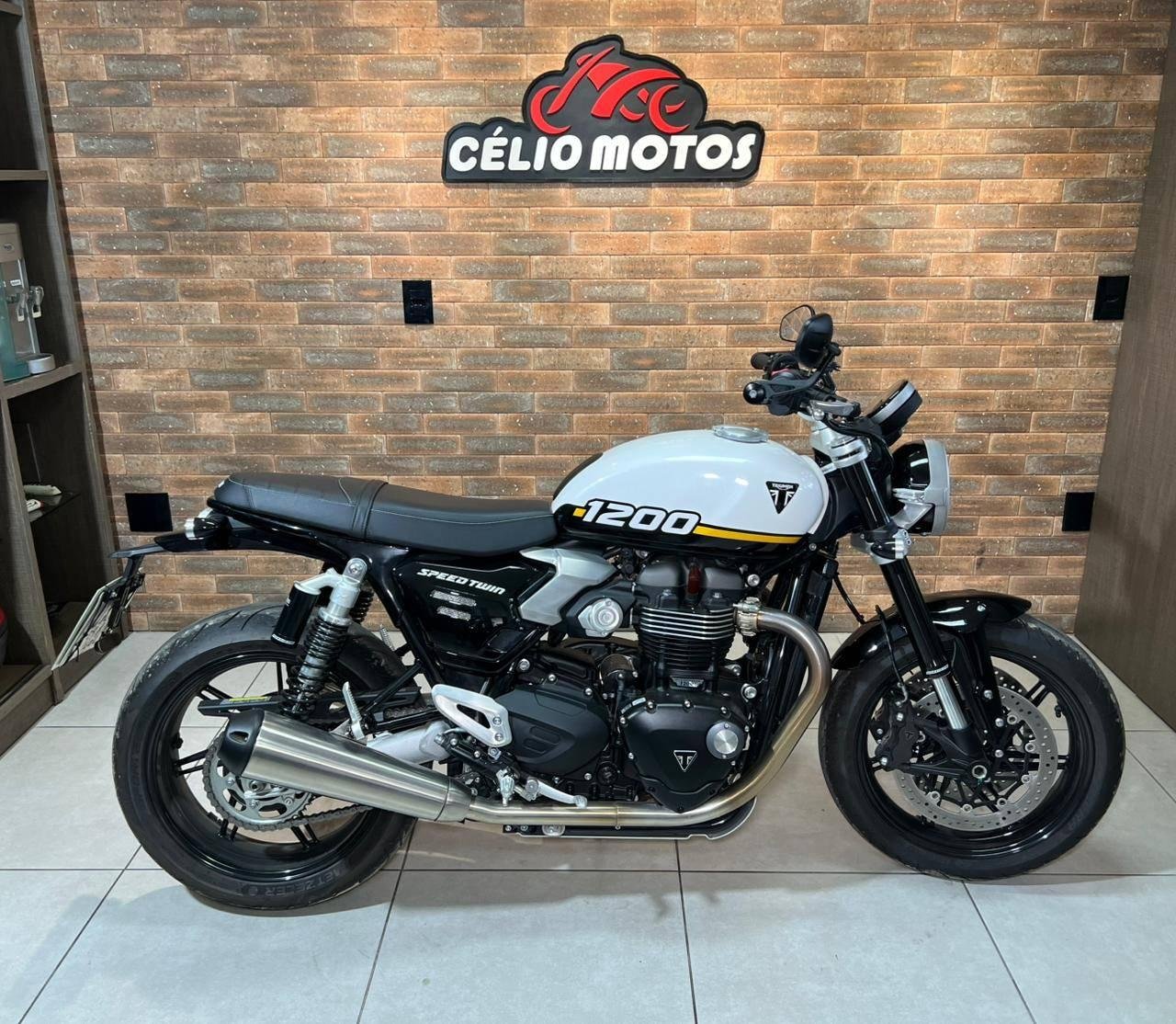 TRIUMPH Speed Twin 1200cc  na cor Branco em Palhoça / SC - 995985