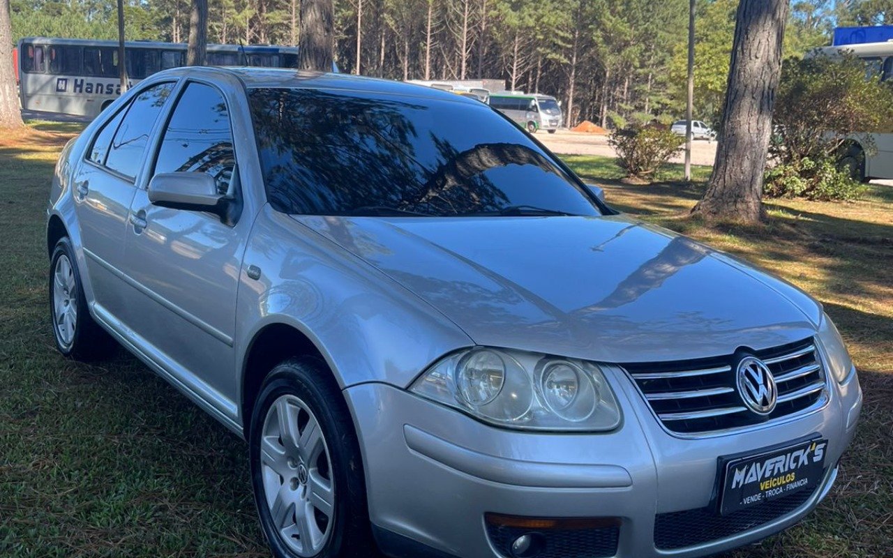 Volkswagen Bora 2.0/ 2.0 Flex 8v Aut. na cor Prata em Agudos do Sul / PR - 995991