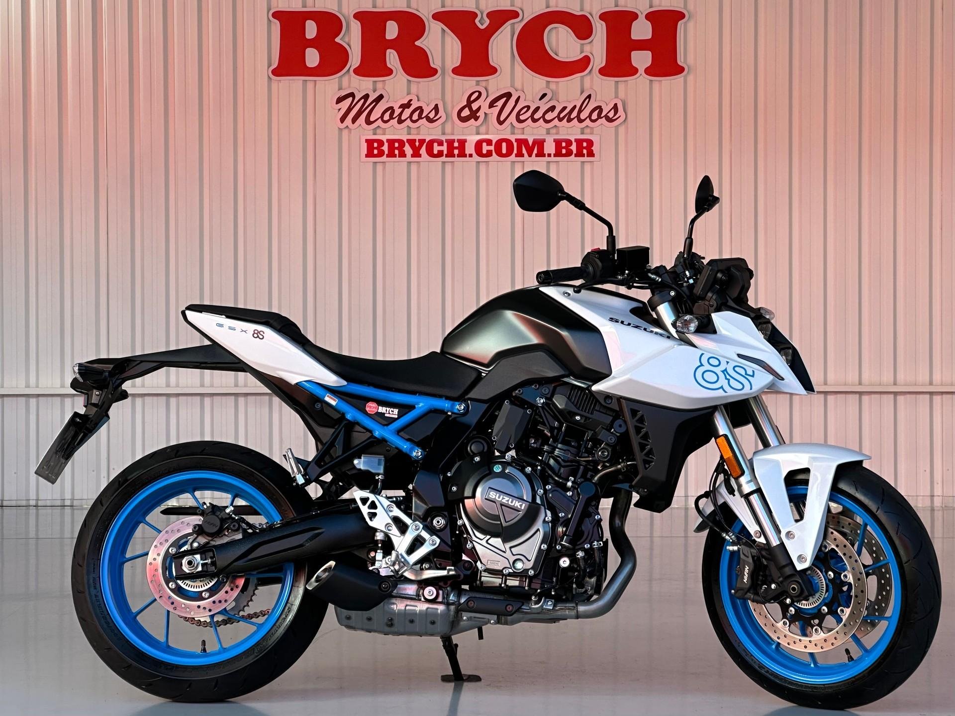 Suzuki GSX-8S  na cor Branco em Pomerode / SC - 996456