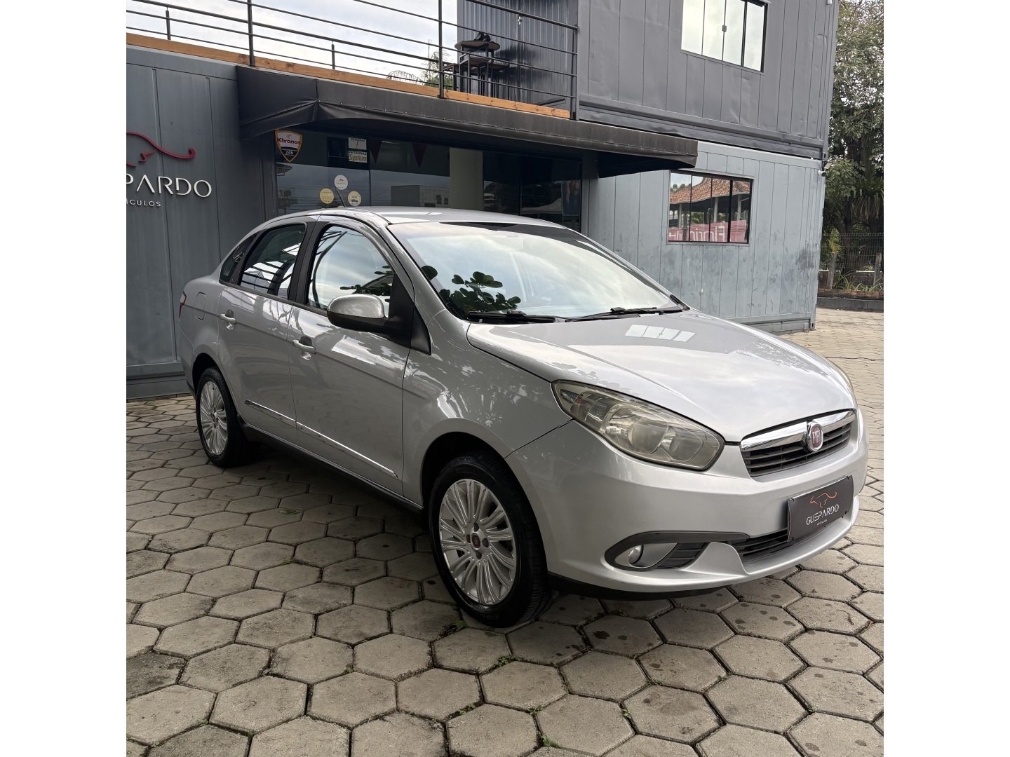 Fiat Grand Siena ESSENCE 1.6 Flex 16V na cor Prata em Joinville / SC - 996849