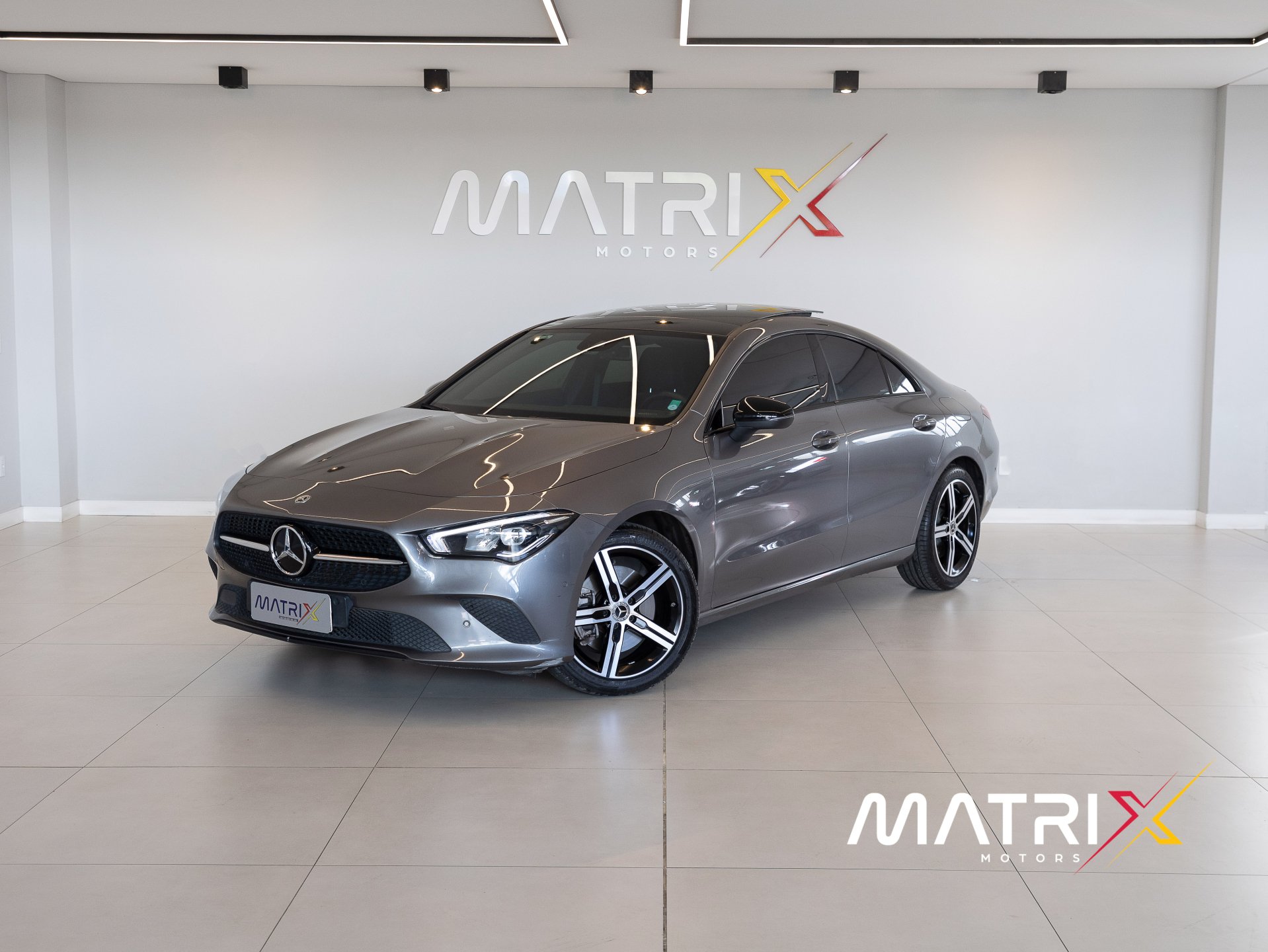 Mercedes-Benz CLA-250 2.0 16V TB Aut. na cor Cinza em São José / SC - 997288