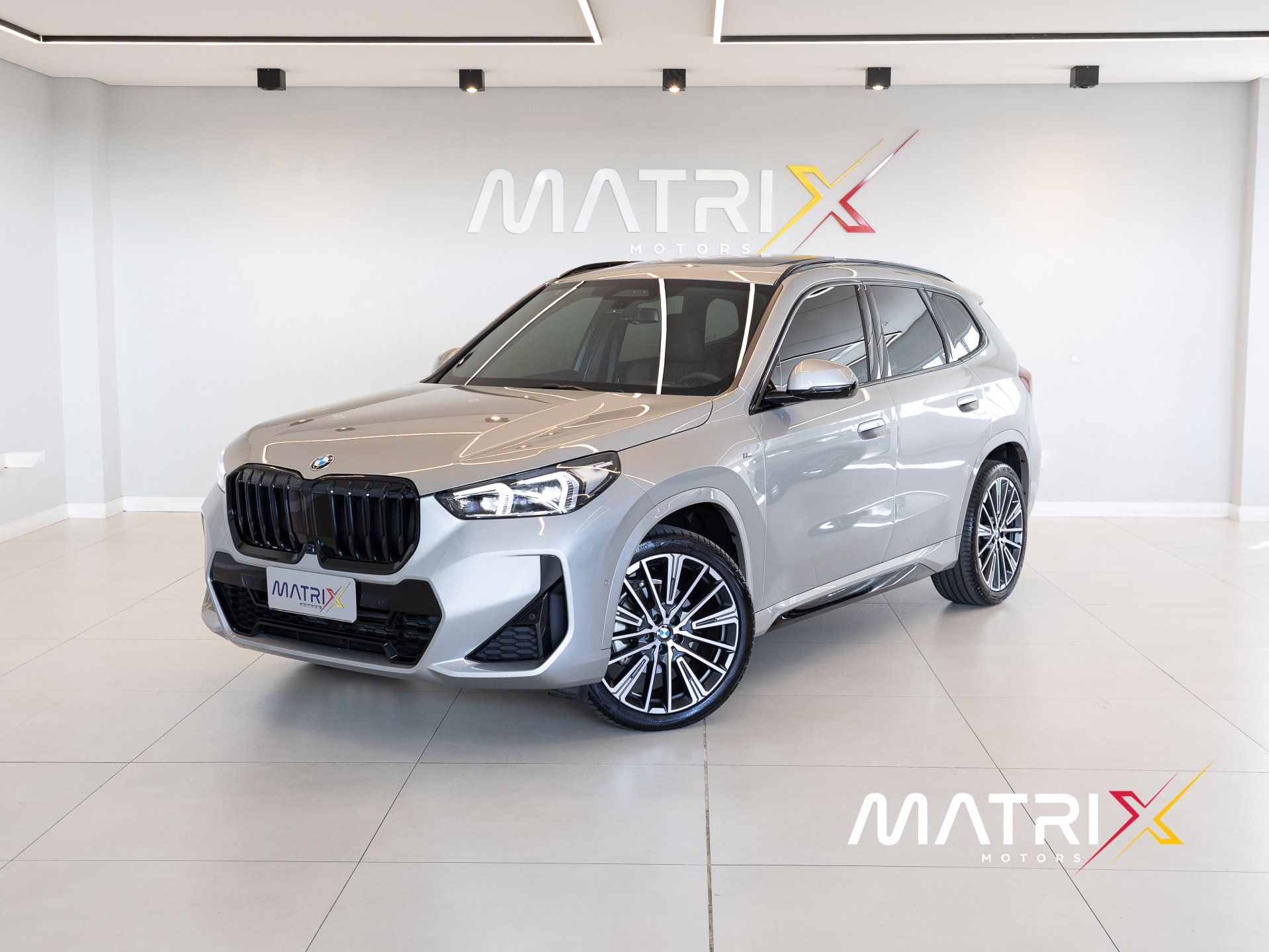 BMW X1 SDRIVE 20i M Sport 2.0 TB Aut. na cor Prata em São José / SC - 997571