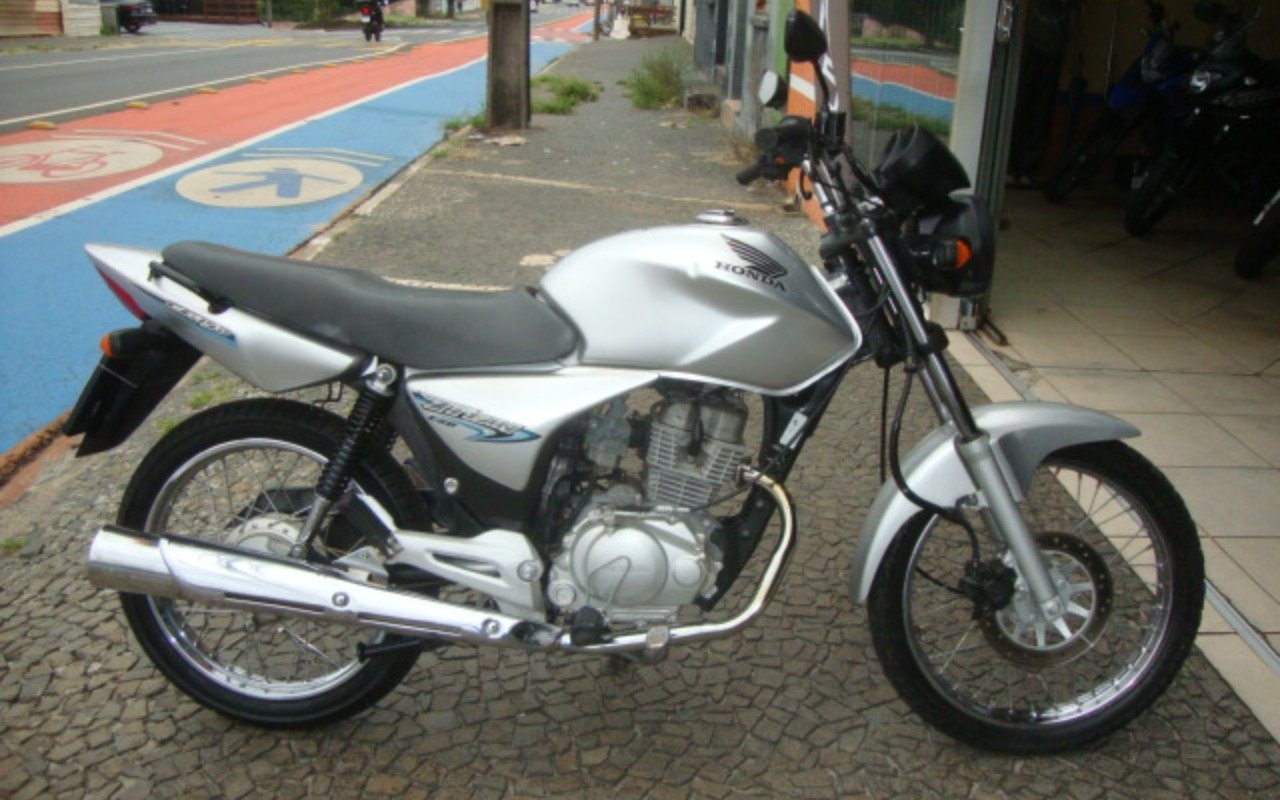 Honda CG 150 TITAN-ESD/ TITAN SPECIAL EDITION  na cor Prata em Ponta Grossa / PR - 997771