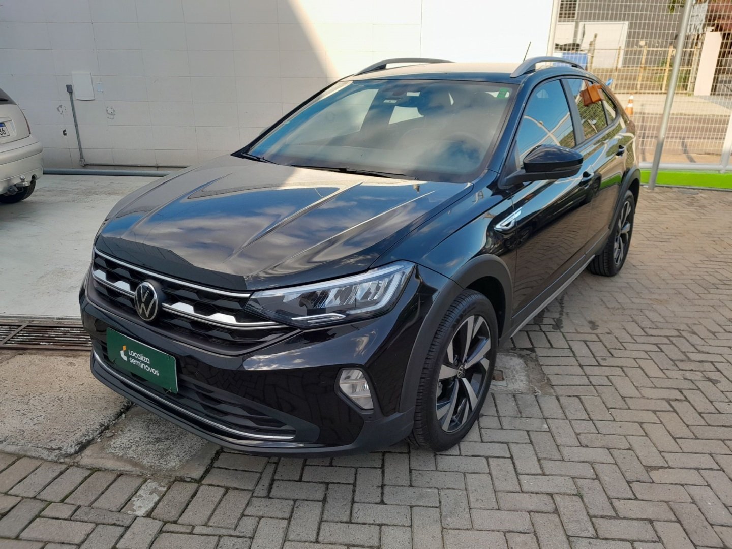 Volkswagen Nivus Highline 1.0 200 TSI Flex Aut. na cor Preto no Gravataí / RS - 998511