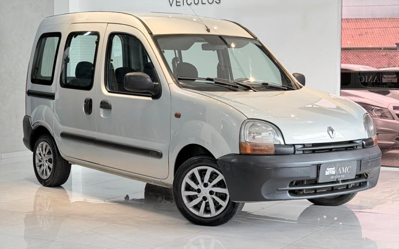 Renault Kangoo RN/Expression 1.6 16V/1.6 8V 5p na cor Prata em Joinville / SC - 999239