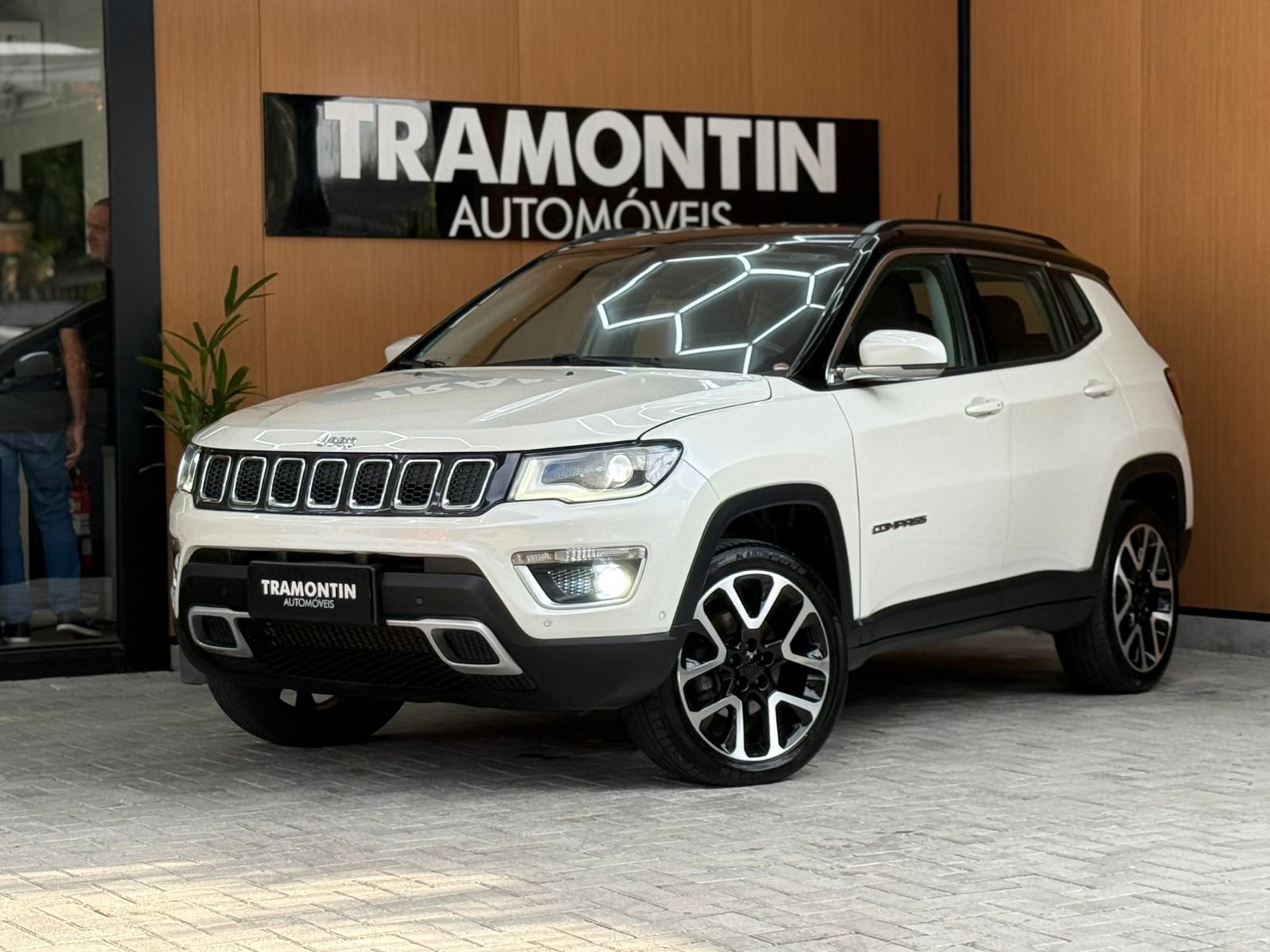 Jeep Compass LIMITED 2.0 4x4 Diesel 16V Aut. na cor Branco em São José / SC - 999266