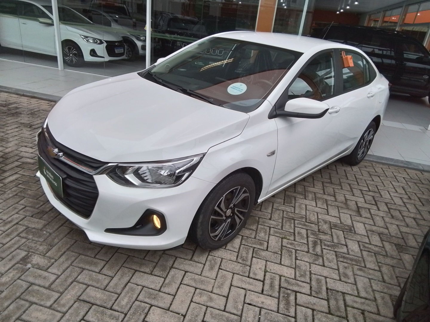 Chevrolet Onix HATCH LT 1.0 8V FlexPower 5p Mec. na cor Branco em Jaraguá do Sul / SC - 999521